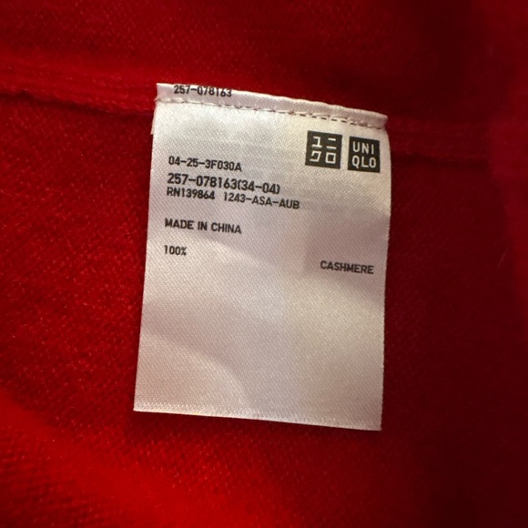 Uniqlo Red Women's Cashmere Sweater - Picture 3 of 3